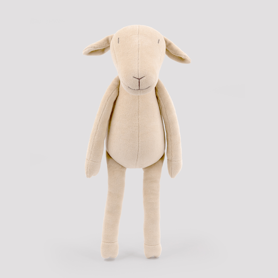 MAIA THE SHEEP - L: With creme pullover and black jeans / Beige